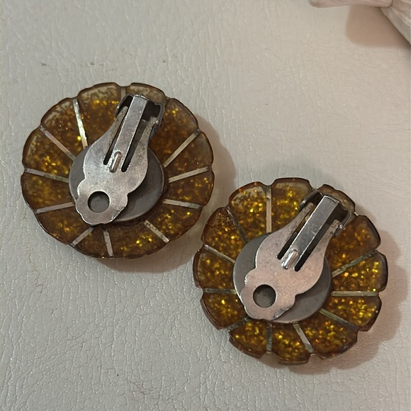 Vintage Clip On Earrings-Sparky Gold Toned Resin - Picture 9 of 15